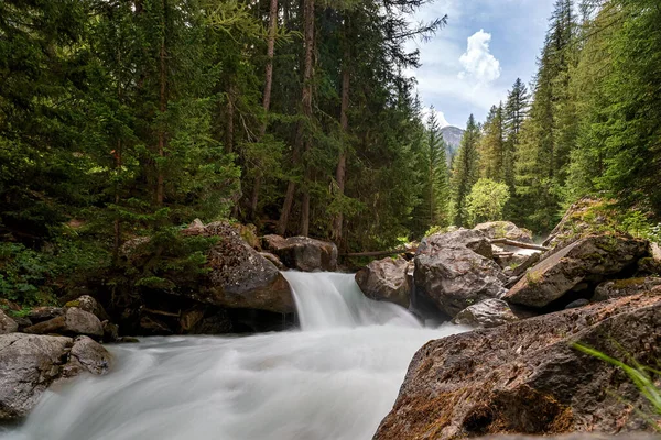 Dora - Val Veny - Courmayeur - Valle d 'Aosta - İtalya