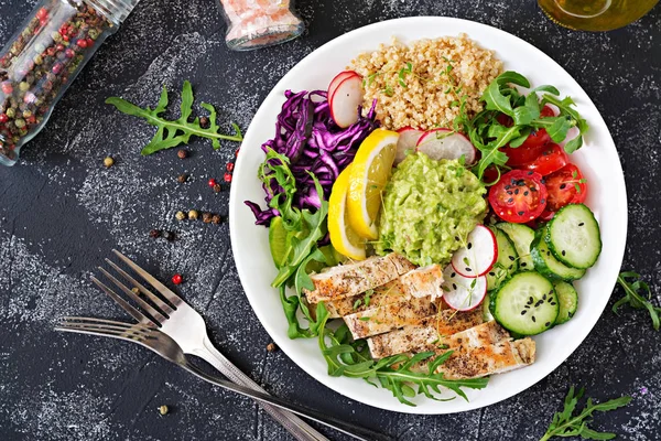 Top View Salad Grilled Chicken Quinoa Tomatoes Guacamole Carrot Red — Stock Photo, Image