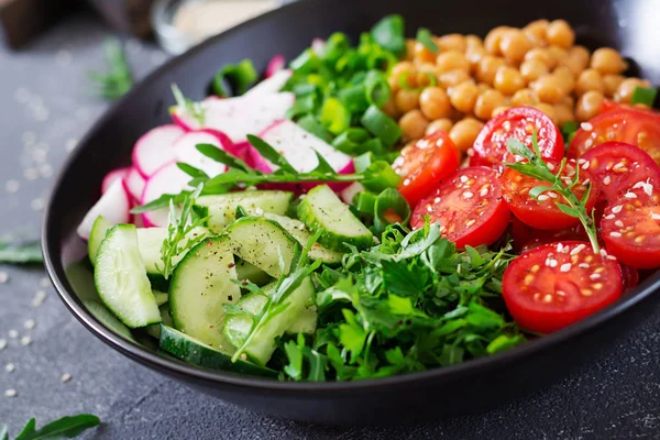 ひよこ豆 トマト きゅうり ダイエット食品のサラダをクローズ アップ — ストック写真