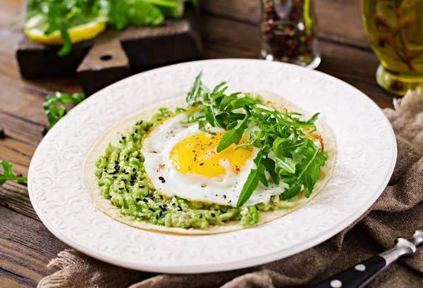 Close Tacos Guacamole Fried Egg Arugula — Stock Photo, Image