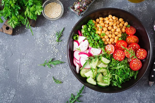 Nohut Domates Salatalık Turp Yeşiller Diyet Yemek Salata Üstten Görünüm — Stok fotoğraf