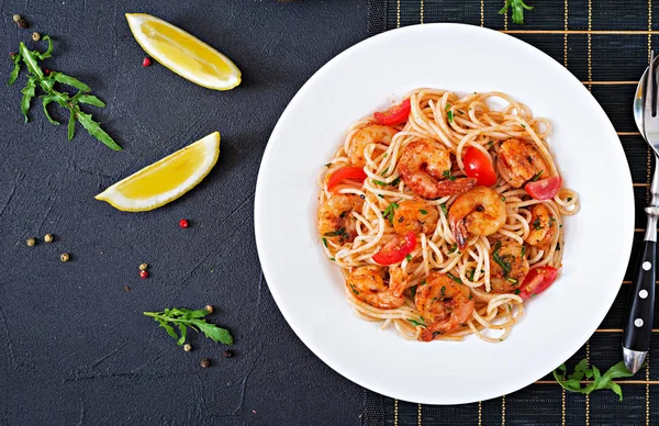 Spaghetti Con Gamberetti Pomodoro Prezzemolo Pasto Sano Cibo Italiano Vista — Foto Stock