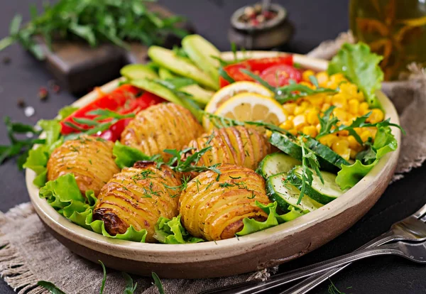 Wegetariańskie Buddha Bowl Surowe Warzywa Ziemniaki Pieczone Misce Posiłek Vegan — Zdjęcie stockowe