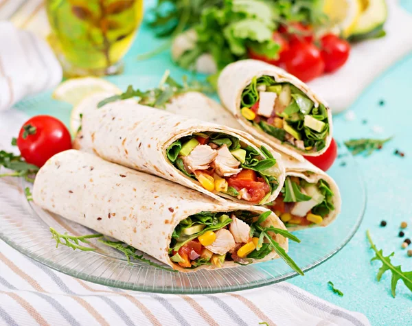 Burritos Wraps Chicken Vegetables Light Background Chicken Burrito Mexican Food — Stock Photo, Image