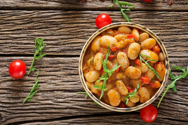 西红柿汁蒸白豆和蔬菜 纯素食的食物 亚洲餐 顶部视图 — 图库照片