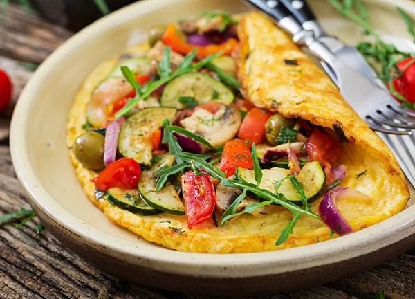 Tortilla Con Tomates Calabacín Champiñones Desayuno Con Tortilla Alimento Saludable —  Fotos de Stock