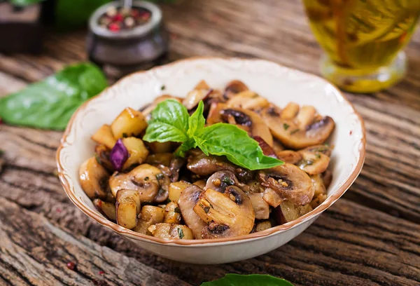 Saute Mushrooms Eggplant Aubergines Basil Vegetable Stew Vegetarian Vegan Food — Stock Photo, Image