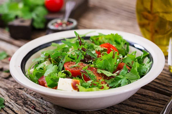 Insalata Con Pomodori Formaggio Coriandolo Salsa Agrodolce Cucina Georgiana Cibo — Foto Stock