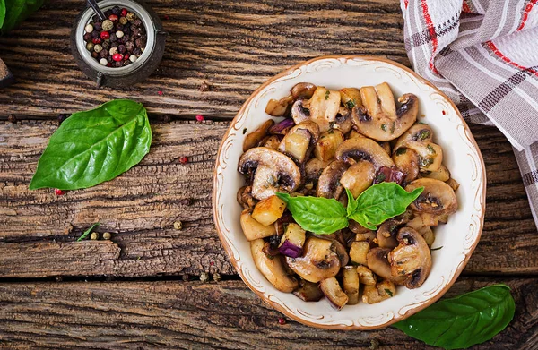 Mit Champignons Auberginen Auberginen Und Basilikum Anbraten Gemüseeintopf Vegetarisches Veganes — Stockfoto