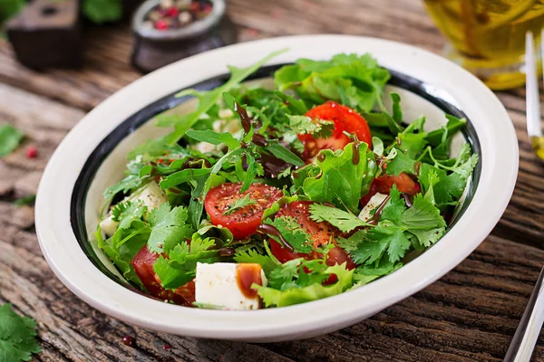 Salade Met Tomaten Kaas Koriander Zoetzure Saus Georgische Keuken Gezonde — Stockfoto