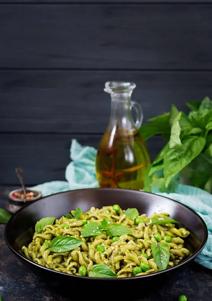 Pasta Fusilli Pesto Piselli Verdi Basilico — Foto Stock