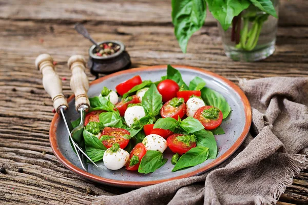 Closeup View Caprese Salad Served Plate Fork Knife Napkin Wooden — Stock Photo, Image