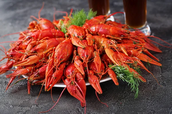 Des Écrevisses Crawfish Bouillis Rouges Sur Table Dans Style Rustique — Photo