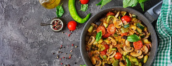 Hot Spicy Stew Aubergine Paprika Tomaat Courgette Champignons Flat Lag — Stockfoto