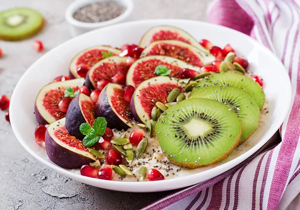 Deliziosa Sana Farina Avena Con Fichi Kiwi Melograno Colazione Sana — Foto Stock