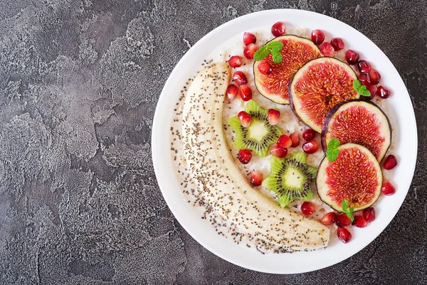 Deliciosa Saudável Aveia Com Figos Kiwi Romã Sementes Banana Chia — Fotografia de Stock