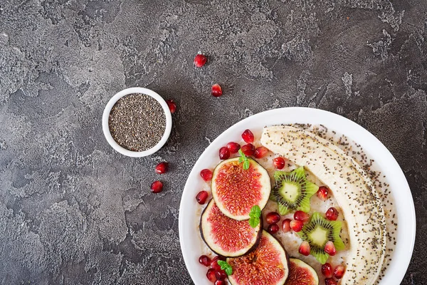 Lekker Gezond Havermout Met Vijgen Granaatappel Kiwi Banaan Chia Zaden — Stockfoto