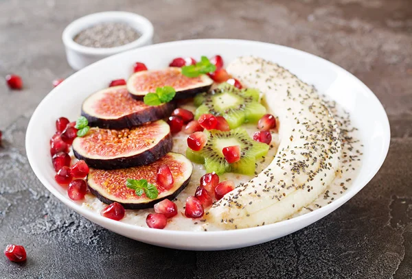 Lekker Gezond Havermout Met Vijgen Granaatappel Kiwi Banaan Chia Zaden — Stockfoto