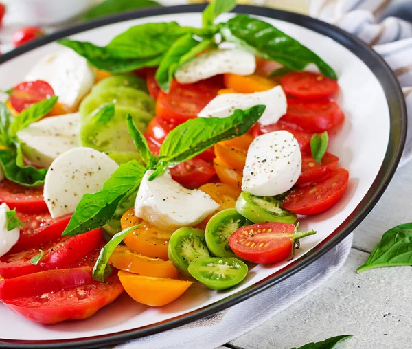 Yapımı Caprese Salatası Italyan Mutfagi — Stok fotoğraf