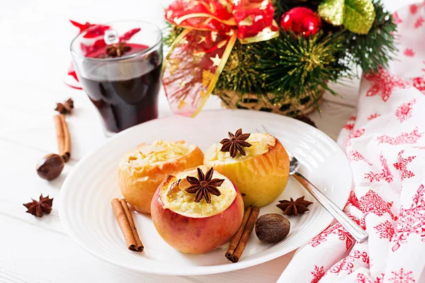 Maçãs Cozidas Recheadas Com Queijo Cottage Passas Amêndoas Natal Chapa — Fotografia de Stock