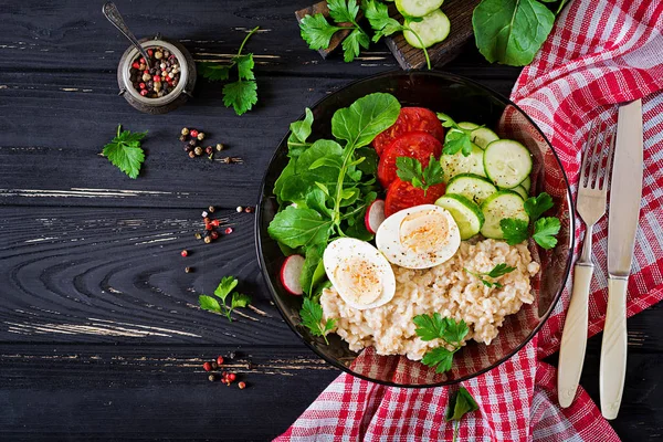 Healthy Salad Fresh Vegetables Tomatoes Cucumber Radish Egg Arugula Oatmeal — Stock Photo, Image