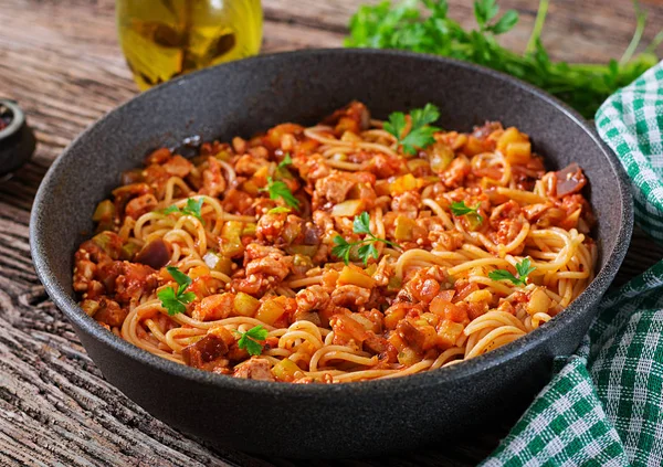Makaron Boloński Spaghetti Sosem Pomidorowym Warzywami Mięsem Mielonym Domowe Zdrowe — Zdjęcie stockowe
