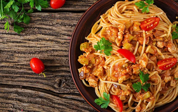 Spaghetti Bolognese Makaron Sosem Pomidorowym Warzywa Mięso Mielone Zdrowe Włoskiego — Zdjęcie stockowe