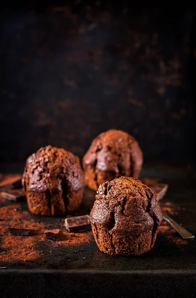 Vista Close Muffins Chocolate Fundo Escuro — Fotografia de Stock