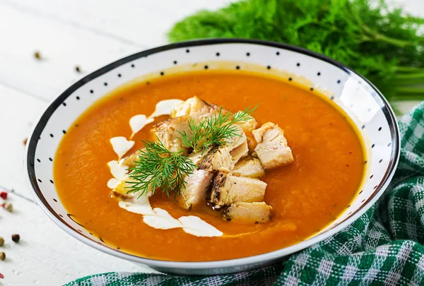 Pumpkin cream soup with pieces of chicken meat. Healthy food. Dinner. — Stock Image Pumpkin Cream Soup Pieces Chicken Meat Healthy Food Dinner Stock Picture