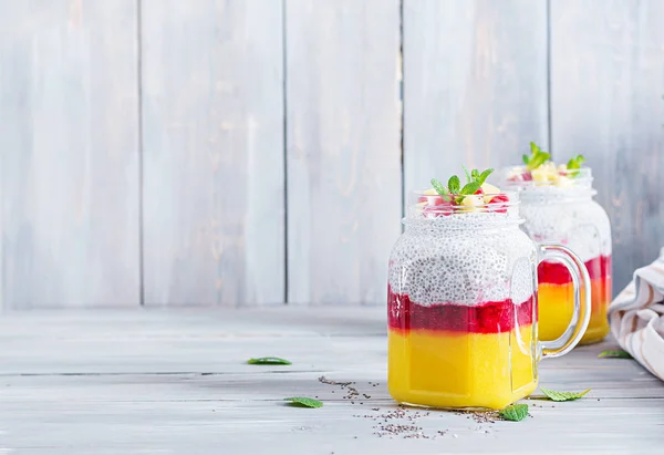 Chiasamen Pudding Glas Mit Mango Gesundes Frühstück Süßes Gesundes Dessert — Stockfoto