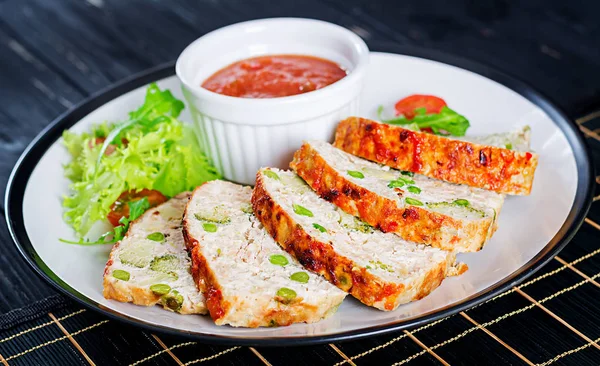 Gustos Casă Măcinat Carne Pui Copt Mazăre Verde Broccoli Masă — Fotografie, imagine de stoc