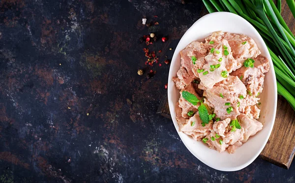 Hígado Bacalao Con Cebolla Verde Aceite Placa — Foto de Stock