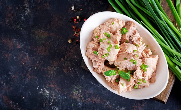 Hígado Bacalao Con Cebolla Verde Aceite Placa — Foto de Stock