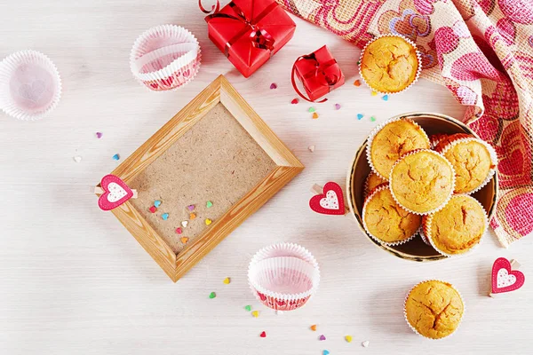 Muffins Con Calabaza Cupcakes Con Decoración San Valentín Acostado Vista — Foto de Stock