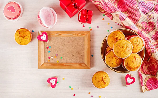 Muffins Met Pompoen Cupcakes Met Valentijnsdag Decor Flat Lag Bovenaanzicht — Stockfoto