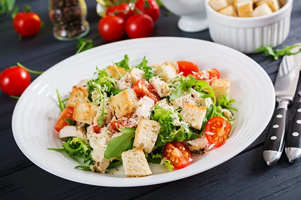 Healthy Grilled Chicken Caesar Salad Tomatoes Cheese Croutons North American — Stock Photo, Image