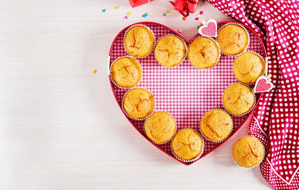 Muffins Met Pompoen Cupcakes Met Valentijnsdag Decor Flat Lag Bovenaanzicht — Stockfoto