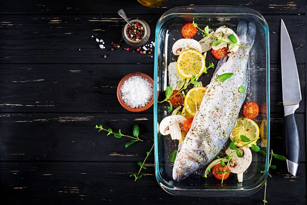 Raw Fish Sea Bass Baking Dish Ingredients Cooking Grill Baked — Stock fotografie