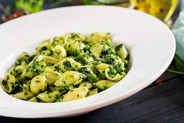 Conchiglie Pasta Spinach Green Pea Pesto Italian Cuisine Vegan Food — Stock Photo, Image