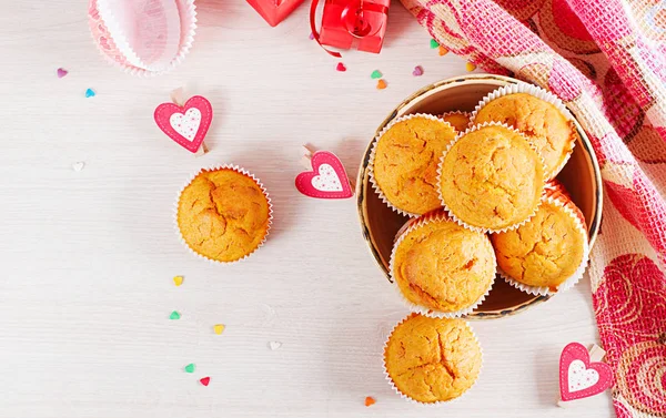 Muffins Met Pompoen Cupcakes Met Valentijnsdag Decor Flat Lag Bovenaanzicht — Stockfoto