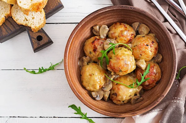 Deliciosas Albóndigas Caseras Con Salsa Champiñones Cocina Sueca Vista Superior —  Fotos de Stock