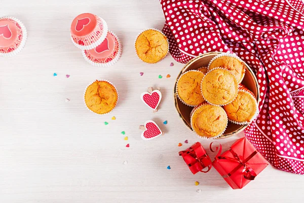 Muffins Con Calabaza Cupcakes Con Decoración San Valentín Acostado Vista — Foto de Stock