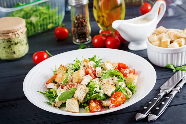 Healthy Grilled Chicken Caesar Salad Tomatoes Cheese Croutons North American — Stock Photo, Image