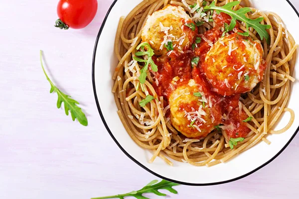 Italiaanse Pasta Gedeelte Van Spaghetti Met Gehaktballen Parmezaanse Kaas Kom — Stockfoto