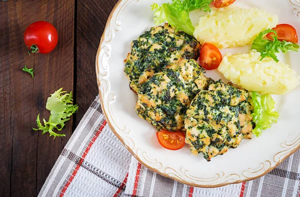 Filete Pollo Picado Horno Con Espinacas Plato Puré Papas Cocina — Foto de Stock