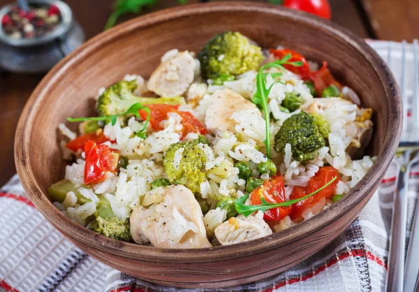 Lahodné Kuře Brokolice Hrášek Rajče Hýbat Smažit Rýží Asijské Kuchyně — Stock fotografie