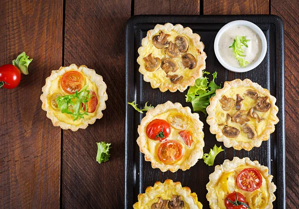 Mushrooms Cheddar Tomatoes Tartlets Wooden Background Mini Pies Delicious Appetizer — Stock Photo, Image