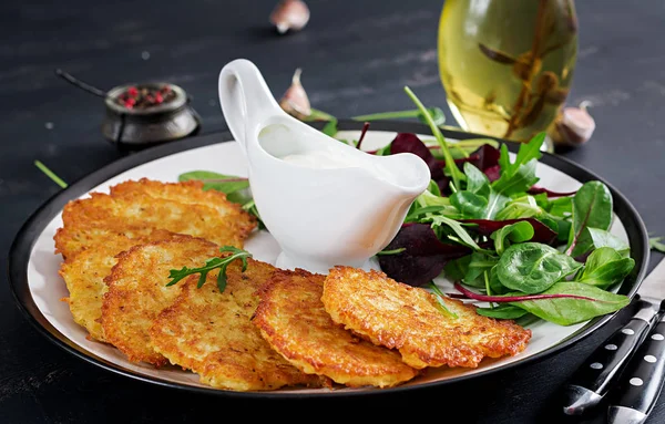 Kartoffelfritters Draniki Pfannkuchen Serviert Mit Saurer Sahne Europäische Küche Koscher — Stockfoto