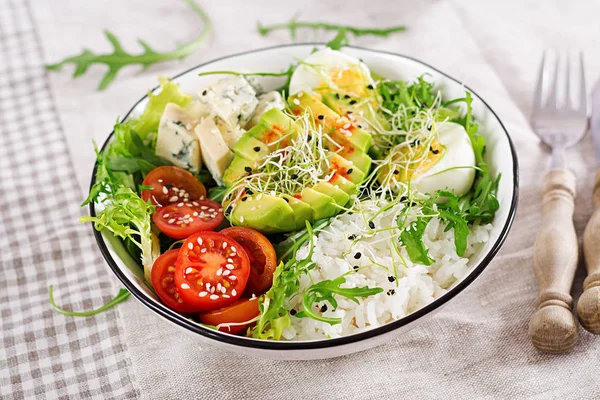 Almoço Buda Vegetariano Verde Saudável Com Ovos Arroz Tomate Abacate — Fotografia de Stock