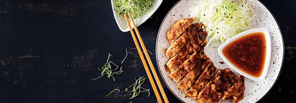 Japon Mutfağı Kızarmış Domuz Pirzolası Veya Japon Chop Lahana Tonkatsu — Stok fotoğraf